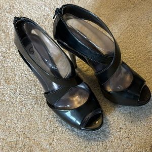 Carlos by Carlos Santana stiletto black heels 6 new